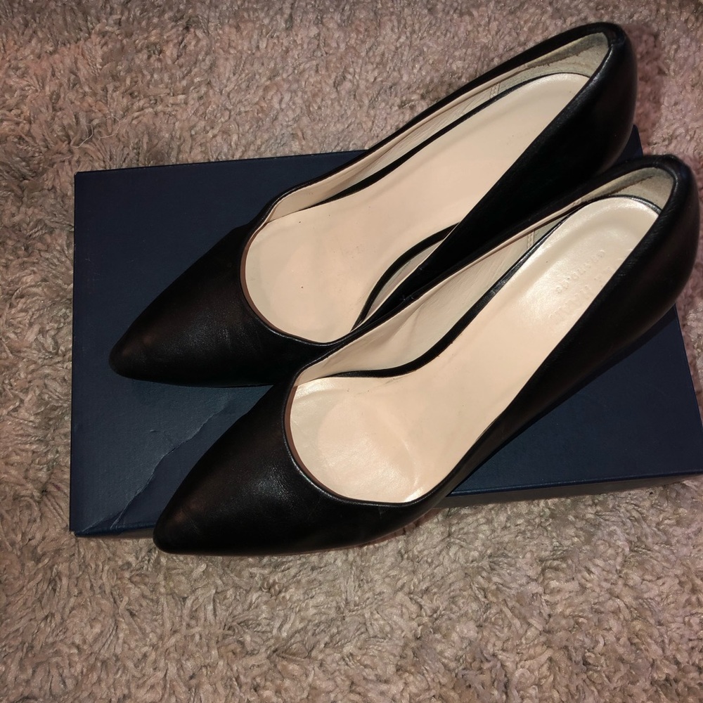 Black pumps